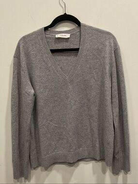 Everlane Cashmere Light Gray V-Neck Women’s Sweater